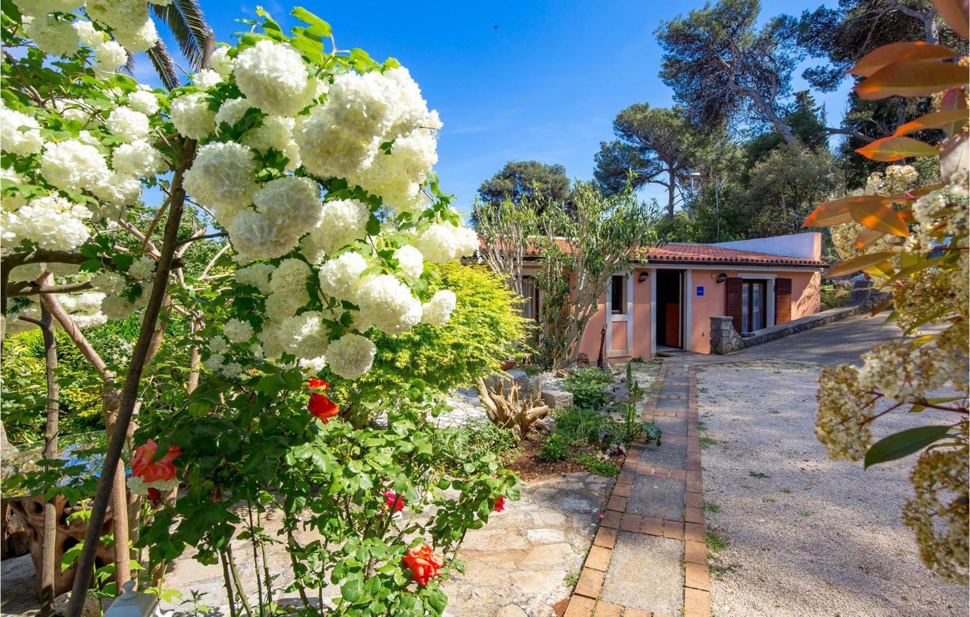 Awesome Home In Veli Lošinj Exterior foto